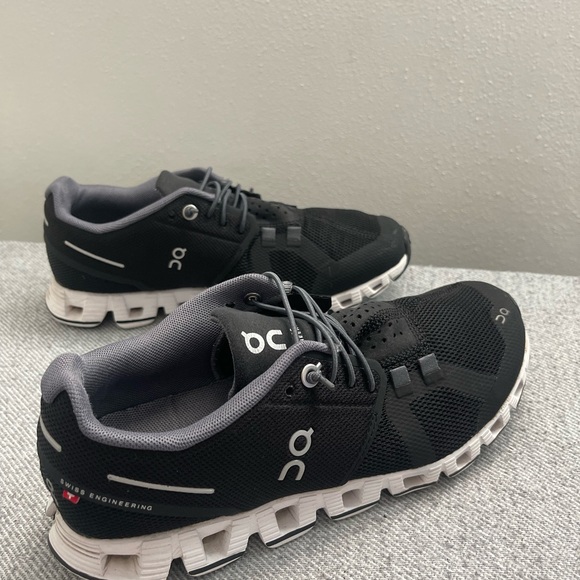 Black &White OnCloud Shoes Size 6.5 Swiss Engineering Running Sneakers GOOD Cond - Picture 1 of 16